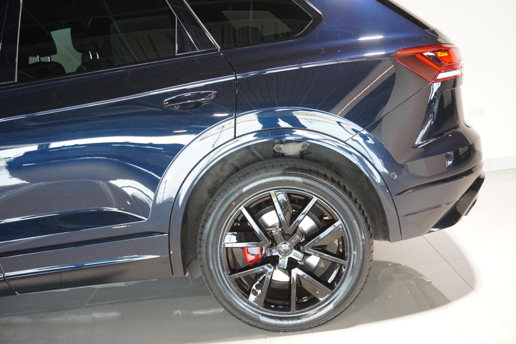 Volkswagen Touareg 3.0 TDI V6 R-Line SUV 5dr Diesel Tiptronic 4Motion Euro 6 (s/s) (286 ps)